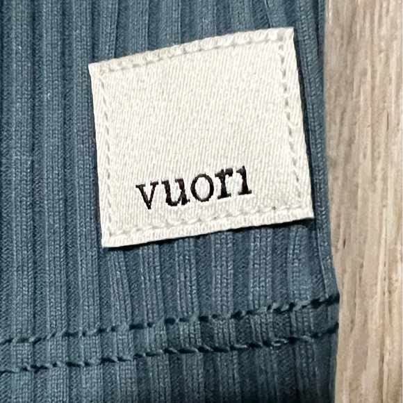 NEW Vuori Rib Crop Tank / Stone size Large - Picture 4 of 6